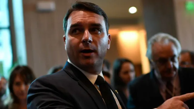 flavio-confiante:-derrotar-lula-e-subir-“rampa-do-planalto”-com-pai-jair