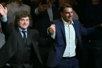 brasil.-milei-declara-apoio-a-flavio-bolsonaro-contra-“lixo-socialista”