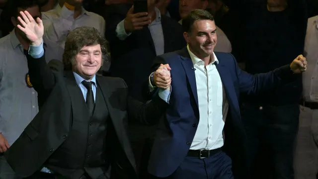 brasil.-milei-declara-apoio-a-flavio-bolsonaro-contra-“lixo-socialista”