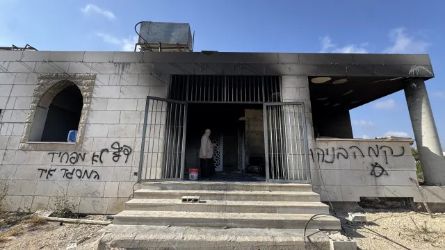 colonos-israelitas-incendeiam-duas-mesquitas-na-cisjordania-ocupada