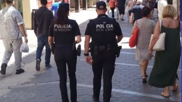 menino-resgatado-em-benidorm:-estava-em-cima-de-a/c-no-21.o-andar