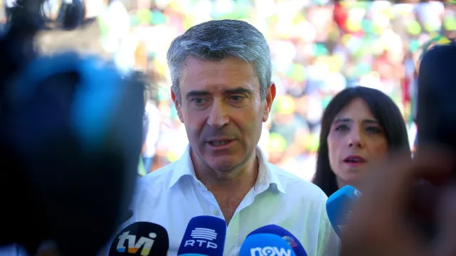 “forca”.-carneiro-segue-incendios-em-espanha-e-franca-com-“preocupacao”