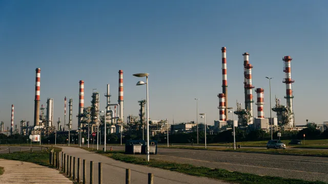 preco-do-petroleo-desce-mais-de-5%-com-perspetiva-de-acordo-eua-irao