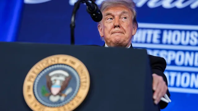 trump-emite-ordem-para-eliminar-vestigios-de-“ideologia-marxista”-do-smithsonian
