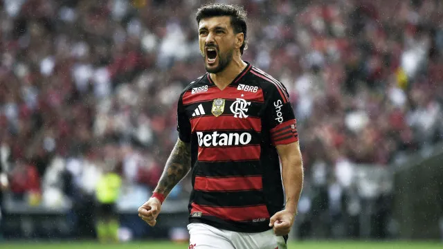 presidente-do-flamengo-anuncia-que-arrascaeta-tera-busto-na-gavea