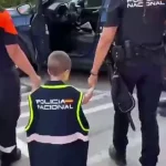 fogos:-menino-cego-de-4-anos-rouba-“coracao”-da-policia-espanhola.-veja