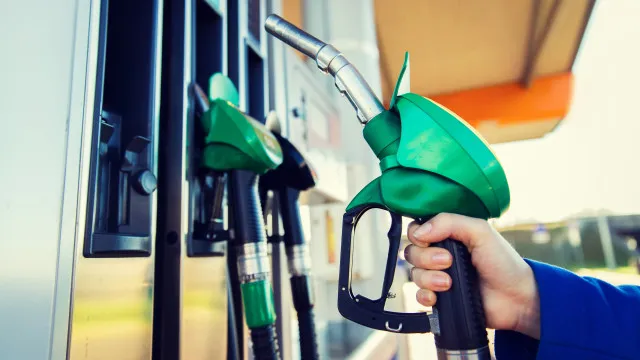 gasolina-e-gasoleo-ficam-acima-dos-dois-euros-no-preco-eficiente