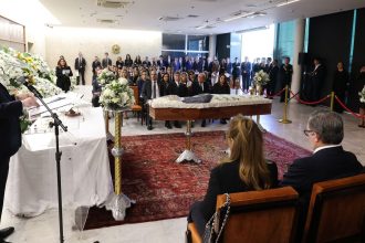 corpo-do-ministro-aposentado-octavio-galotti-e-velado-no-stf