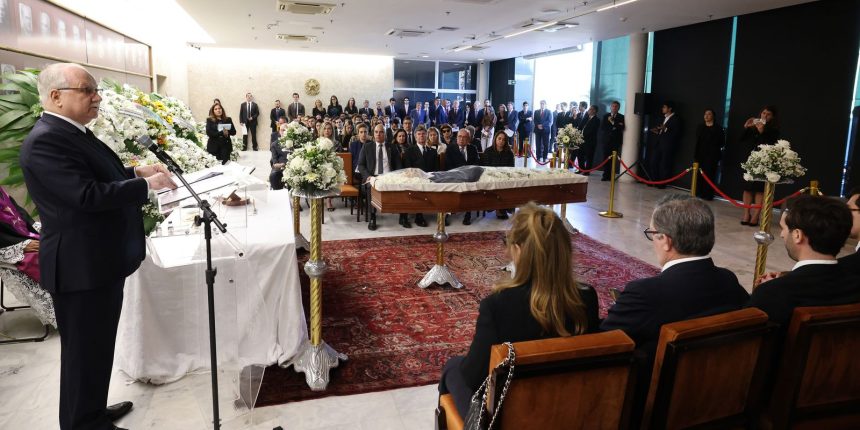 corpo-do-ministro-aposentado-octavio-galotti-e-velado-no-stf