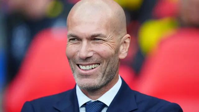 zidane-assume-selecao-da-franca-e-assina-contrato-ate-2030