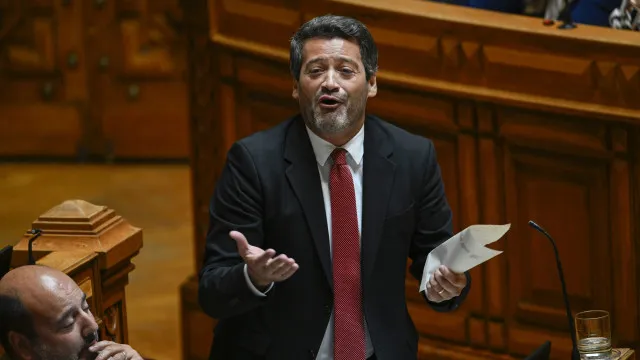 caso-no-gabinete-de-ventura-divide:-“inconcebivel”-ou-“milagres-cenicos”?