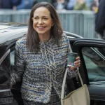 centenas-de-venezuelanos-exigem-eleicoes-e-regresso-de-corina-machado