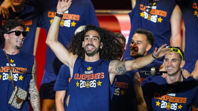 cucurella-cumpre-promessa-e-tatua-rosto-de-luis-de-la-fuente
