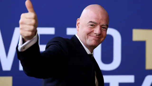 infantino-poe-a-copa-a-venda-e-abre-crise-mundial-no-futebol
