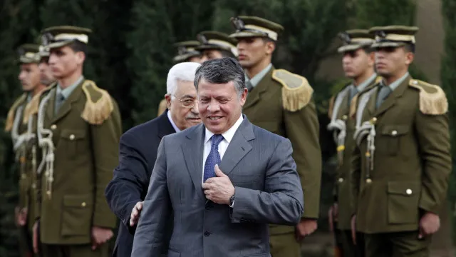 rei-da-jordania-pede-regresso-a-calma-apos-ataques-contra-alvos-dos-eua