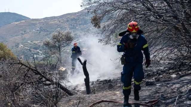 dois-bombeiros-morrem-a-combater-fogo-na-ilha-grega-de-creta