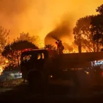 dezenas-de-incendios-deflagram-em-zonas-turisticas-na-turquia.-as-imagens