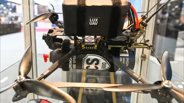 eua-usam-drones-com-gas-pimenta-contra-tiroteios-em-escolas 