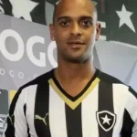 ex-botafogo-e-amigo-morrem-apos-vento-derrubar-muro-no-rio;-video