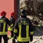 sete-desaparecidos-e-um-ferido-grave-apos-colapso-de-edificio-na-sicilia