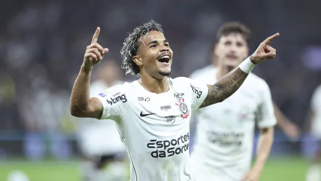 corinthians-amplia-protagonismo-de-kaio-cesar-enquanto-aguarda-memphis