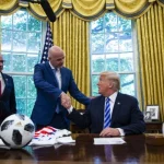 ‘braco-direito’-de-infantino-renuncia-e-aumenta-crise-na-fifa
