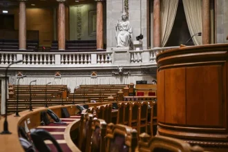 comissao-permanente-debate-2.a-feira-caos-nos-exames-–-e-nao-ouvira-o-mai