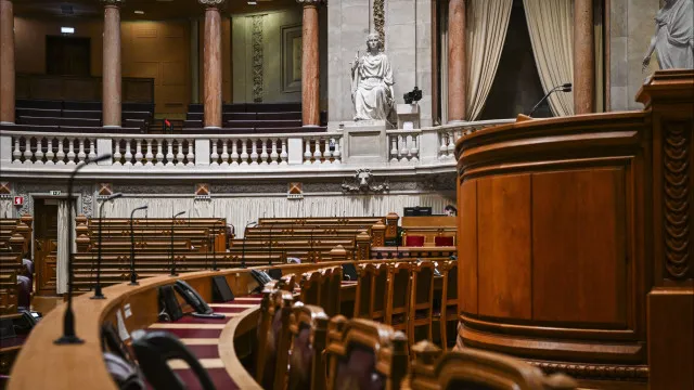 comissao-permanente-debate-2.a-feira-caos-nos-exames-–-e-nao-ouvira-o-mai