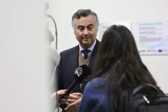 exames:-oposicao-exige-ministro.-governo-decide-presenca-mais-tarde