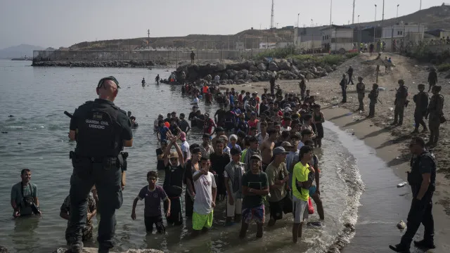 cerca-de-69.500-migrantes-sairam-de-ceuta-em-direcao-a-marrocos