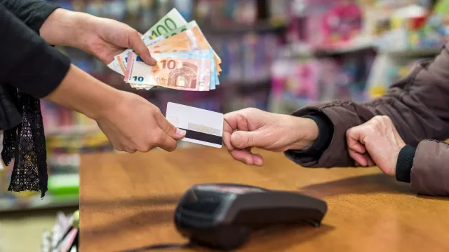 cartao,-notas-e-moedas…-qual-e-o-meio-de-pagamento-com-mais-vantagens?