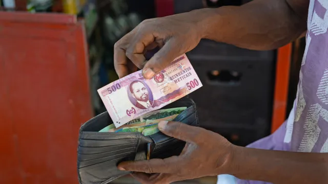 dinheiro-fisico-a-circular-em-mocambique-dispara-em-maio