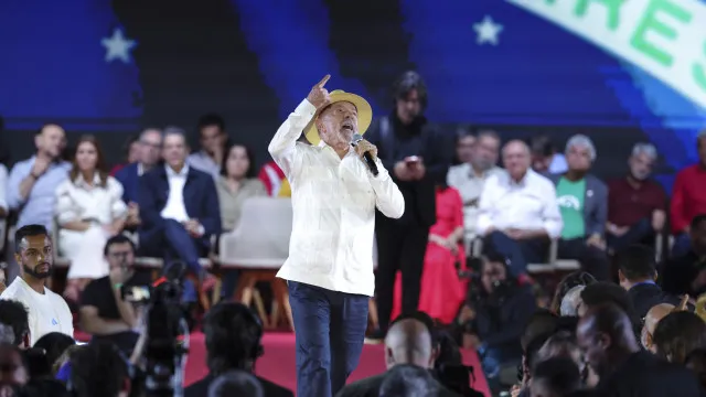 lula-oficializa-candidatura-a-presidencia-do-brasil:-“mudar-muita-coisa”