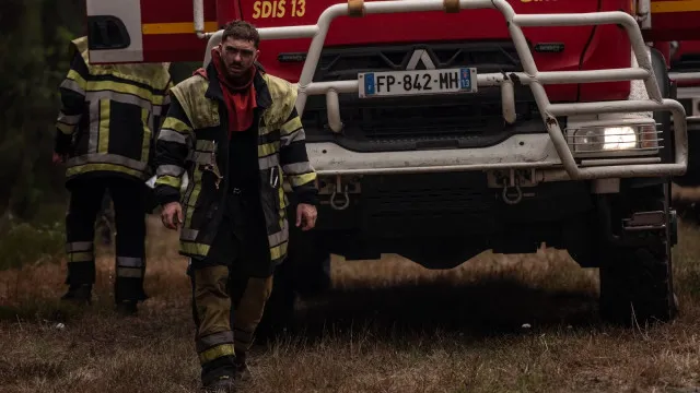 recomendado-confinamento-a-30-mil-pessoas-devido-a-incendio-em-grandrange