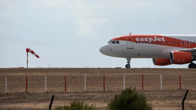 easyjet-prolonga-ate-6.a-feira-prazo-para-castlelake-apresentar-proposta
