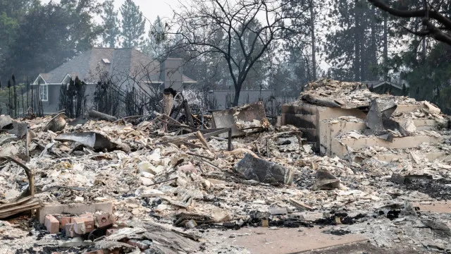 chamas-obrigam-a-retirada-de-60-mil-pessoas-no-noroeste-dos-eua