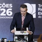 tre-rj-abre-urna-para-o-publico-e-defende-seguranca-do-voto-eletronico