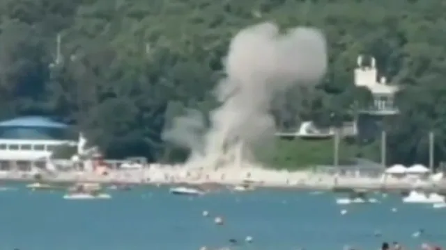 momento-em-que-drone-cai-em-resort-na-russia-e-faz-7-mortos-(3-criancas)