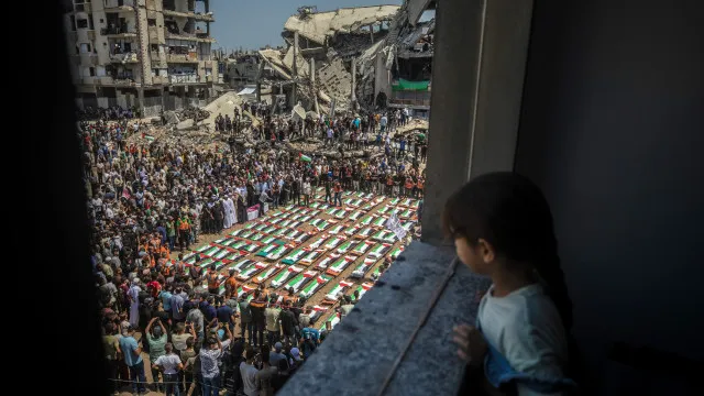 cidade-de-gaza-realiza-funeral-de-112-pessoas-mortas-no-inicio-da-guerra