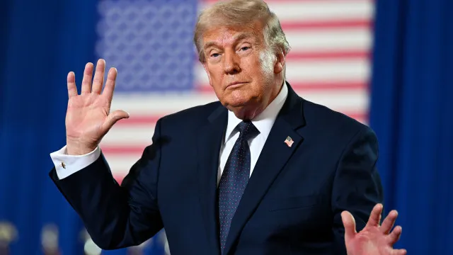 helicoptero-de-trump-e-aviao-aproximaram-se:-“nunca-esteve-em-perigo”