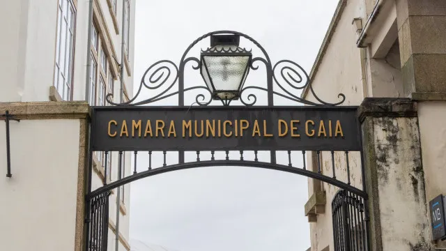 juri-deu-notas-de-topo-a-diretor-com-41-dias-de-curriculo-na-area,-diz-be