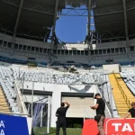ataque-russo-fere-duas-pessoas-e-faz-grandes-danos-em-estadio-ucraniano