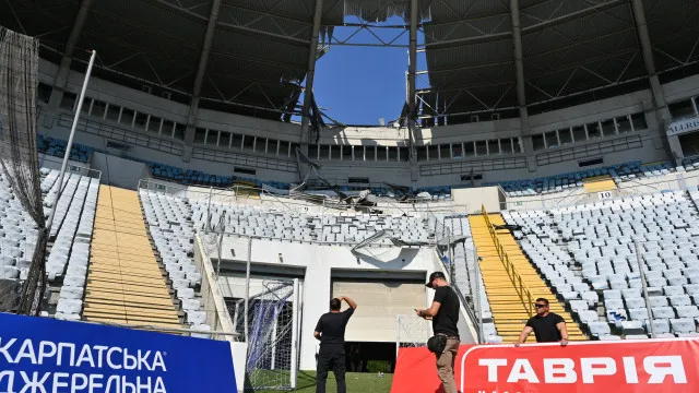 ataque-russo-fere-duas-pessoas-e-faz-grandes-danos-em-estadio-ucraniano