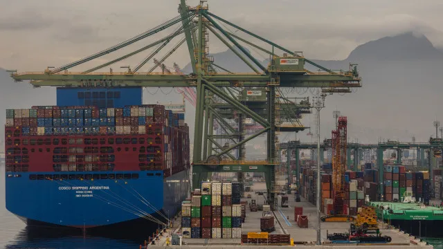 exportacoes-de-bens-sobem-10%-e-importacoes-19,6%-em-junho
