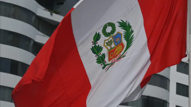 peru.-pelo-menos-13-mortos-em-colisao-entre-miniautocarro-e-semirreboque
