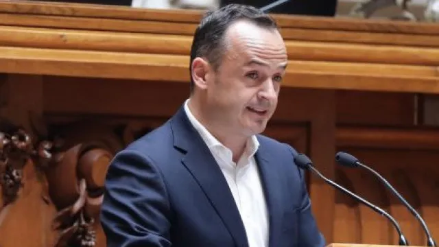 associacao-questiona-elogios-de-deputado-a-russia.-ps-nega-apoio