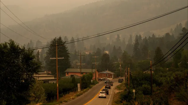incendio-florestal-no-canada-obrigou-a-retirada-de-20-mil-pessoas