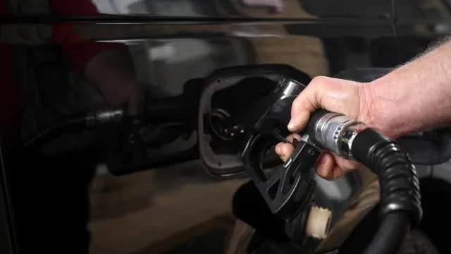 preco-eficiente-cai-para-1,912-euros-na-gasolina-e-2,021-euros-no-gasoleo
