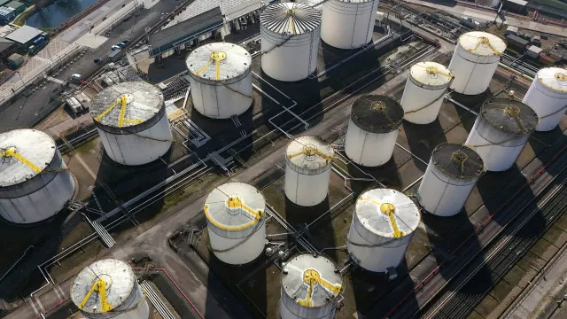 reservas-de-crude-nos-eua-em-minimos-de-43-anos