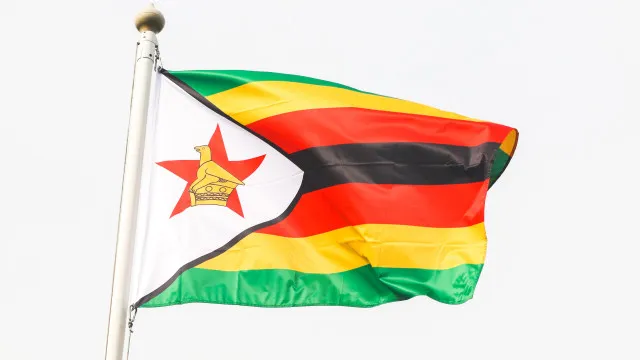 barco-com-95-pessoas-a-bordo-naufraga-em-lago-no-zimbabue